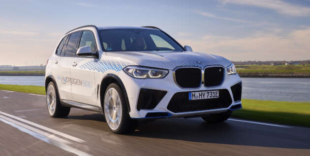 BMW iX5 Hydrogen has 401 hp power, 504 km range