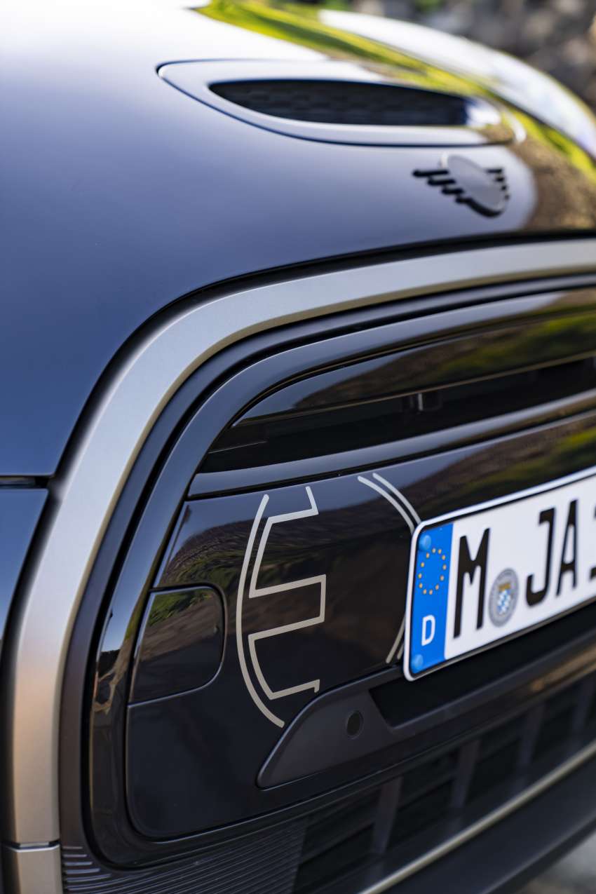 MINI Cooper SE Convertible – electric drop top driving! 1576566