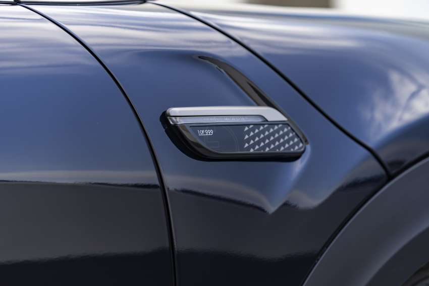 MINI Cooper SE Convertible – electric drop top driving! 1576572