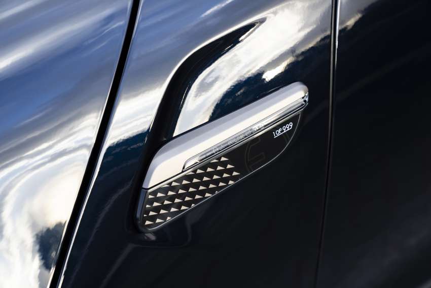 MINI Cooper SE Convertible – electric drop top driving! 1576600