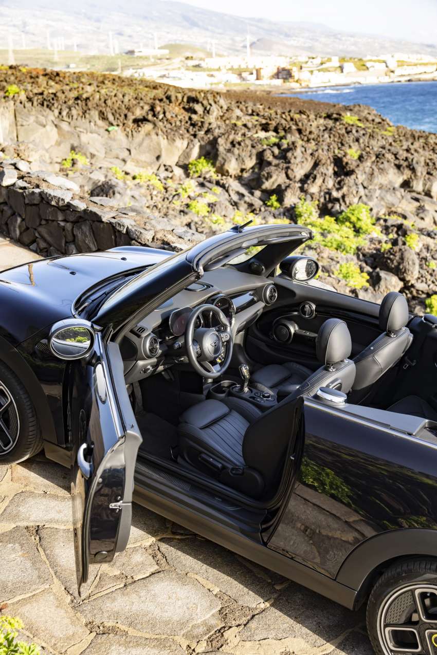 MINI Cooper SE Convertible – electric drop top driving! 1576614