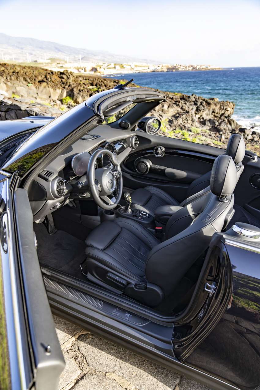 MINI Cooper SE Convertible – electric drop top driving! 1576616