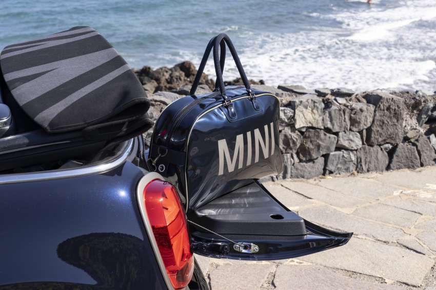 MINI Cooper SE Convertible – electric drop top driving! 1576626