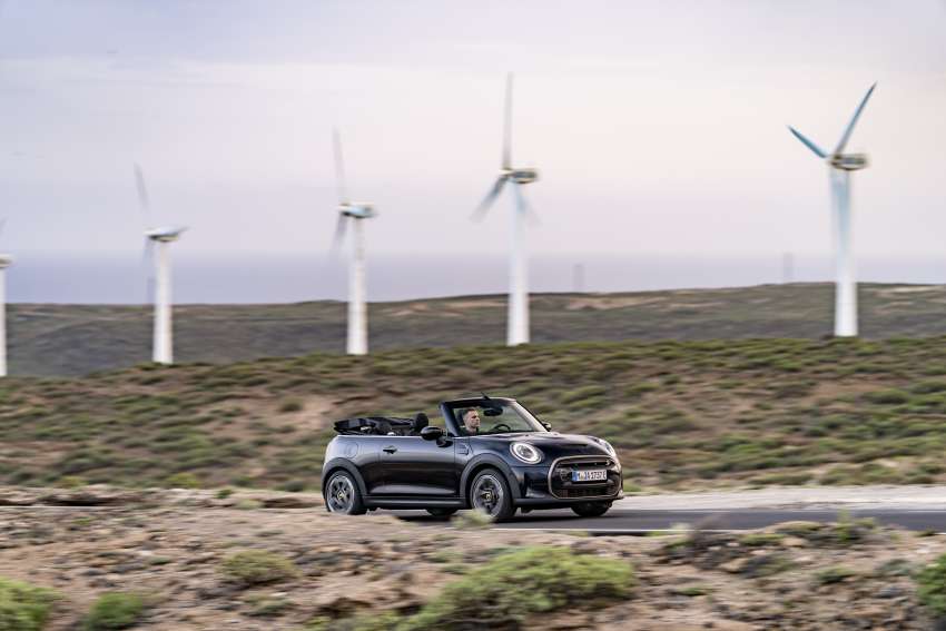MINI Cooper SE Convertible – electric drop top driving! 1576504