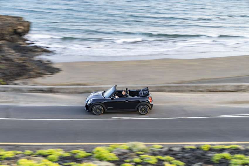 MINI Cooper SE Convertible – electric drop top driving! 1576510