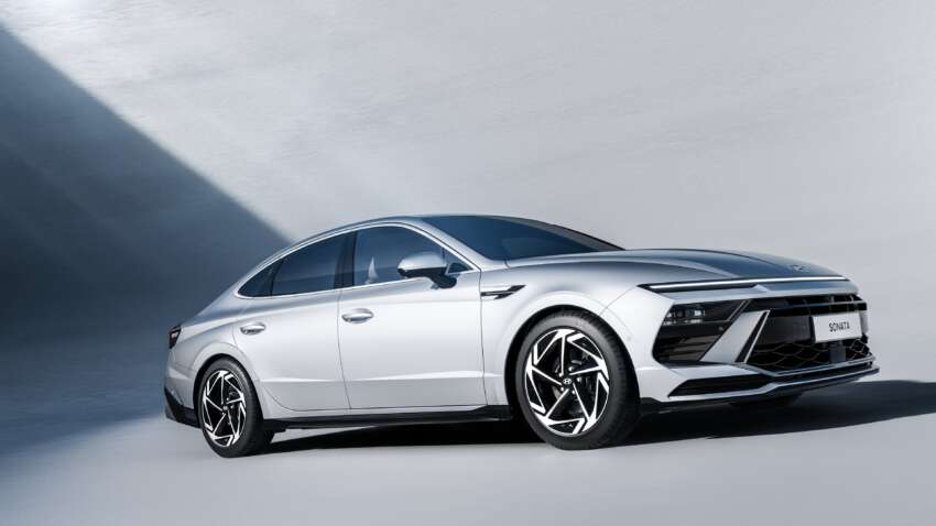 2023 Hyundai Sonata – eighth-gen D-segment facelift gets Staria-esque full-width DRL, redesigned interior 1595044