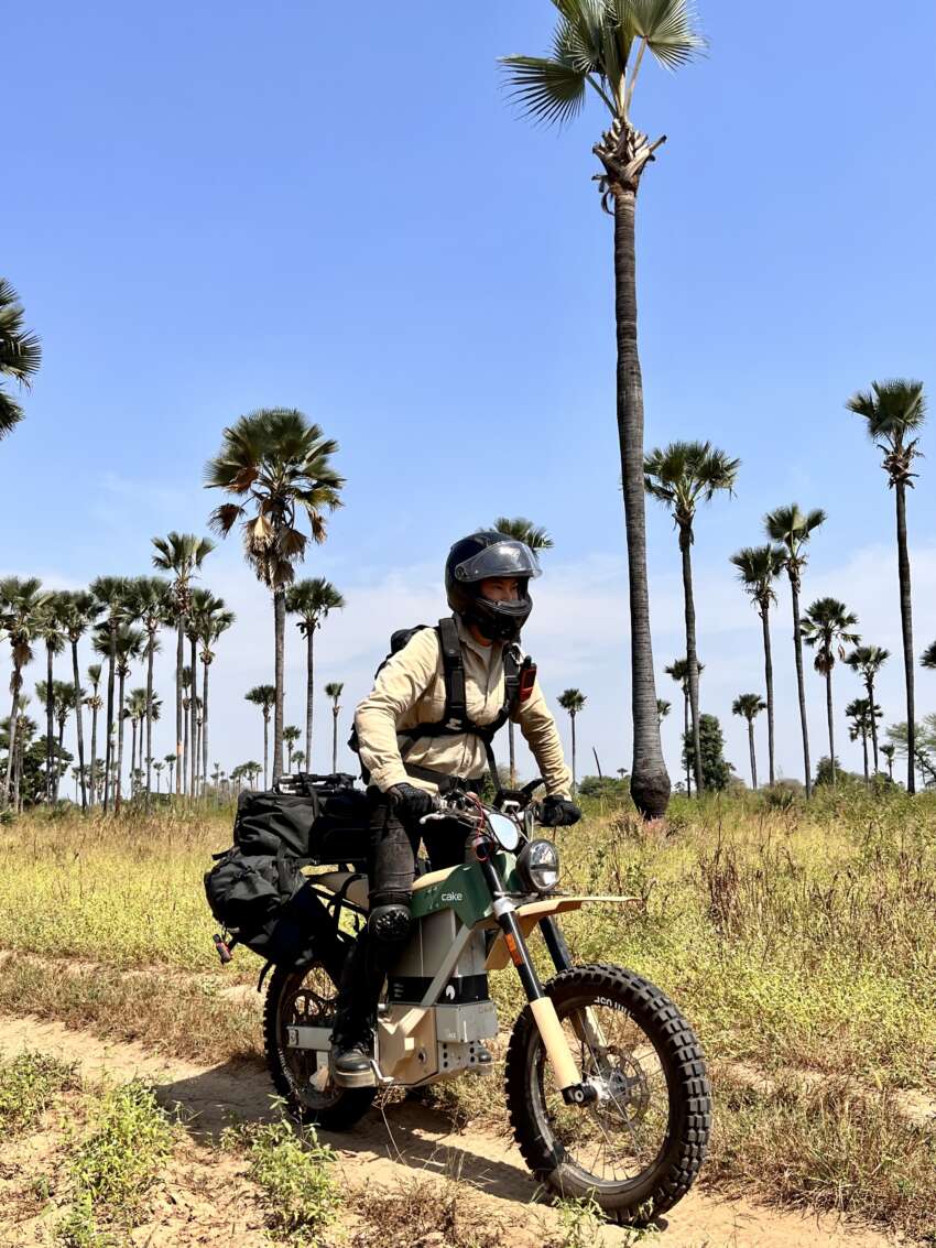 Female rider crosses Africa using an electric Cake 1583073