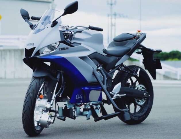 Yamaha shows motorcycle self-balancing system