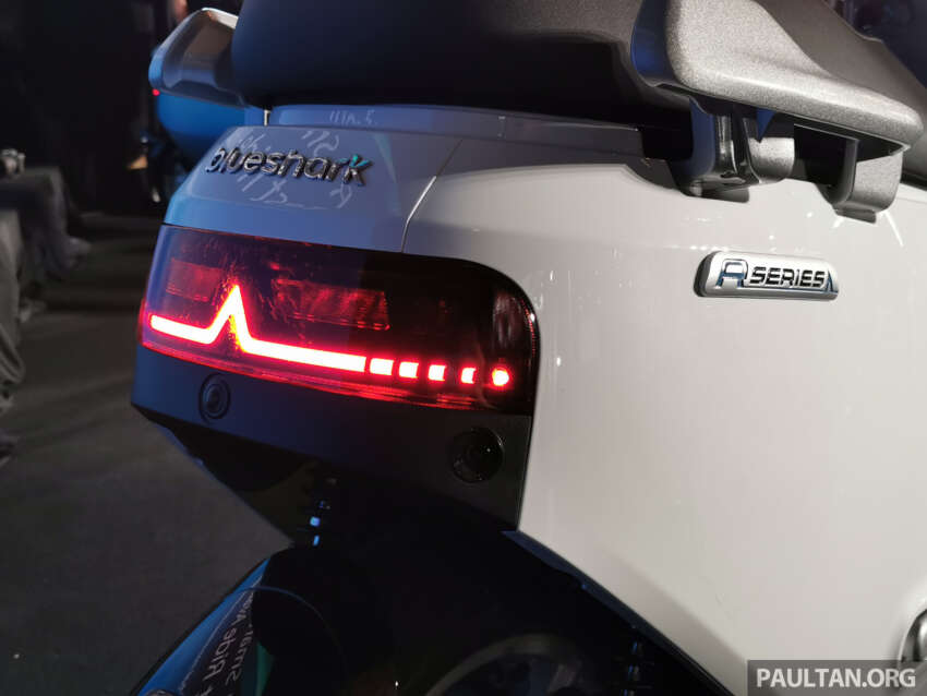 Blueshark R1 dan R1 Lite dilancar di Malaysia – skuter elektrik bermula RM7,190, jarak gerak sehingga 110 km 1592573