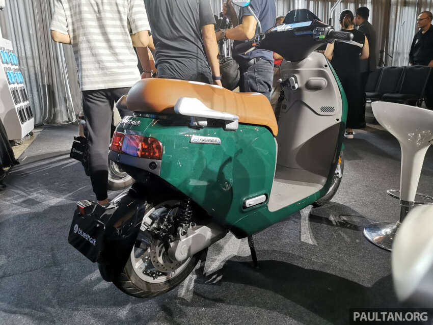 Blueshark R1 dan R1 Lite dilancar di Malaysia – skuter elektrik bermula RM7,190, jarak gerak sehingga 110 km 1592570