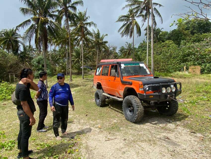 Mazda CX-5 hampir dihanyut ke laut ketika pemiliknya menyusuri Pantai Temalah, Tanjung Sedili, Johor 1586385