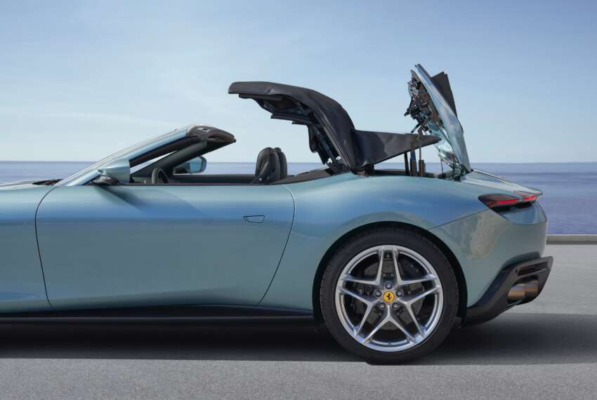 Ferrari Roma Spider debuts – 620 PS and 760 Nm soft-top convertible rolls in as the Portofino M replacement Image #1590126