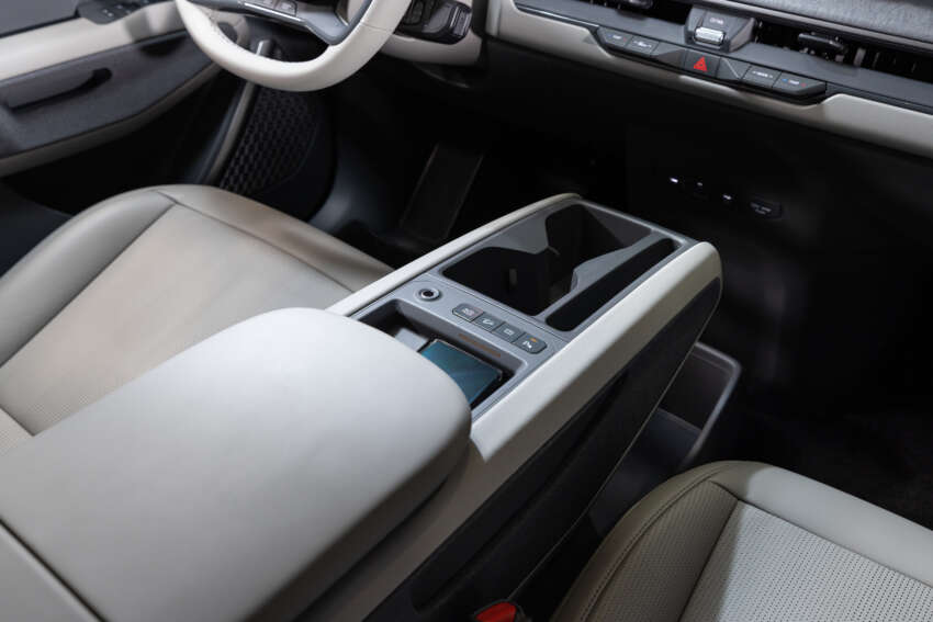 Kia EV9 unveiled – E-GMP three-row EV SUV with six or seven seats,  180-degree swivel seats for 2nd row 1588465