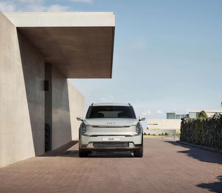 Kia EV9 unveiled – E-GMP three-row EV SUV with six or seven seats,  180-degree swivel seats for 2nd row 1588445