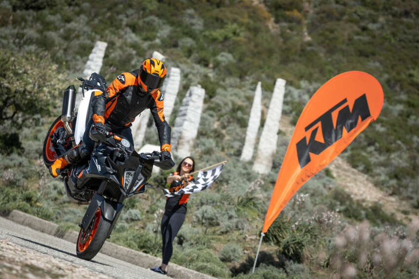 KTM 890 SMT Supermoto Tourer diperkenal – 105 hp 1606226