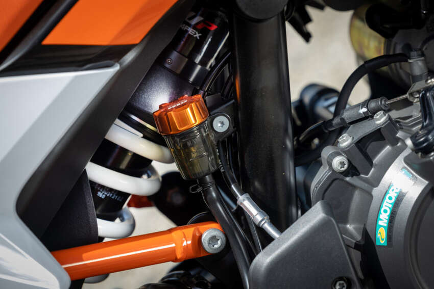 KTM 890 SMT Supermoto Tourer diperkenal – 105 hp 1606218