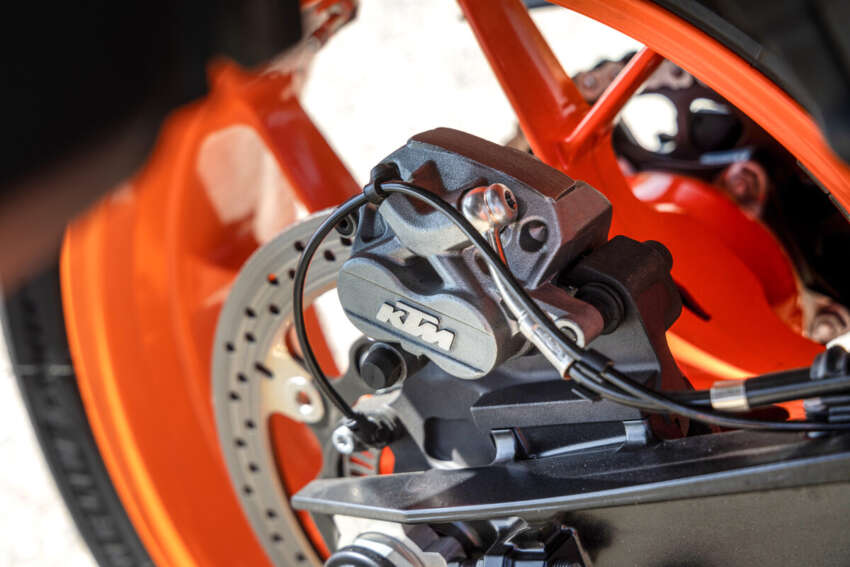 KTM 890 SMT Supermoto Tourer diperkenal – 105 hp 1606216