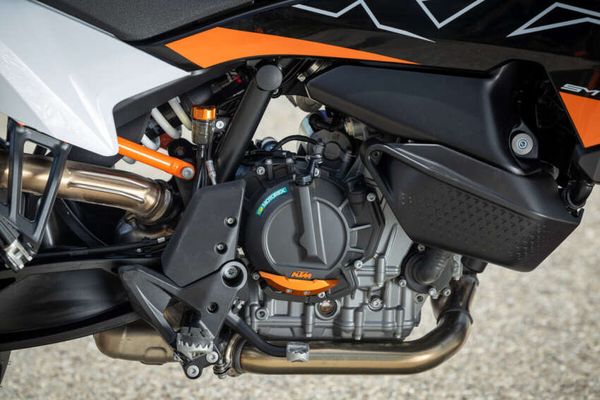 KTM 890 SMT Supermoto Tourer diperkenal – 105 hp 1606214