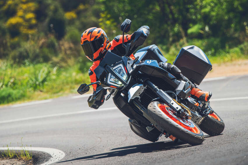 KTM 890 SMT Supermoto Tourer diperkenal – 105 hp 1606227