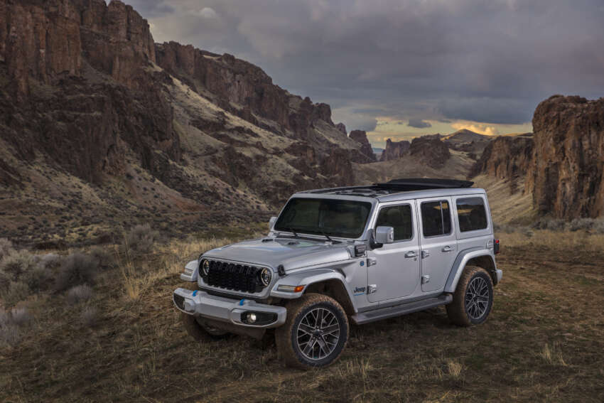 2024 Jeep Wrangler – improved off-roading capability, plus side curtain airbags, forward collision warning 1600348