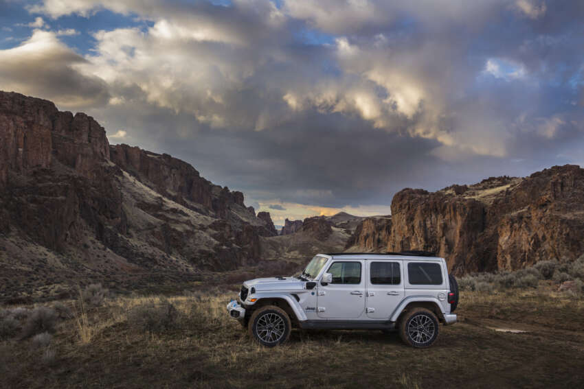 2024 Jeep Wrangler – improved off-roading capability, plus side curtain airbags, forward collision warning 1600397
