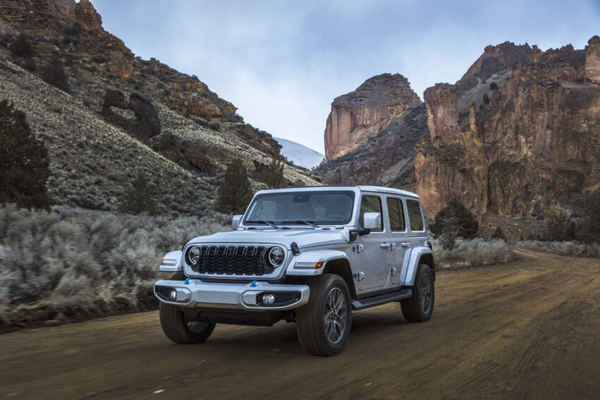 2024 Jeep Wrangler – improved off-roading capability, plus side curtain airbags, forward collision warning 1600402