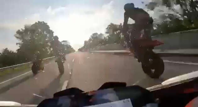 Polis Kuala Selangor giat kesan dua motosikal berkuasa besar buat aksi wheelie di Lebuhraya LATAR