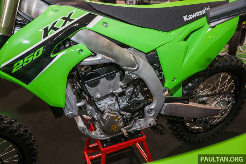 2023 Kawasaki KX250 and KX250X motocross motorcycles now in Malaysia, RM35,000 and RM35,500 1609651