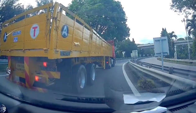 The truck driver repeatedly rammed into the car, causing many near misses and obstructing traffic
