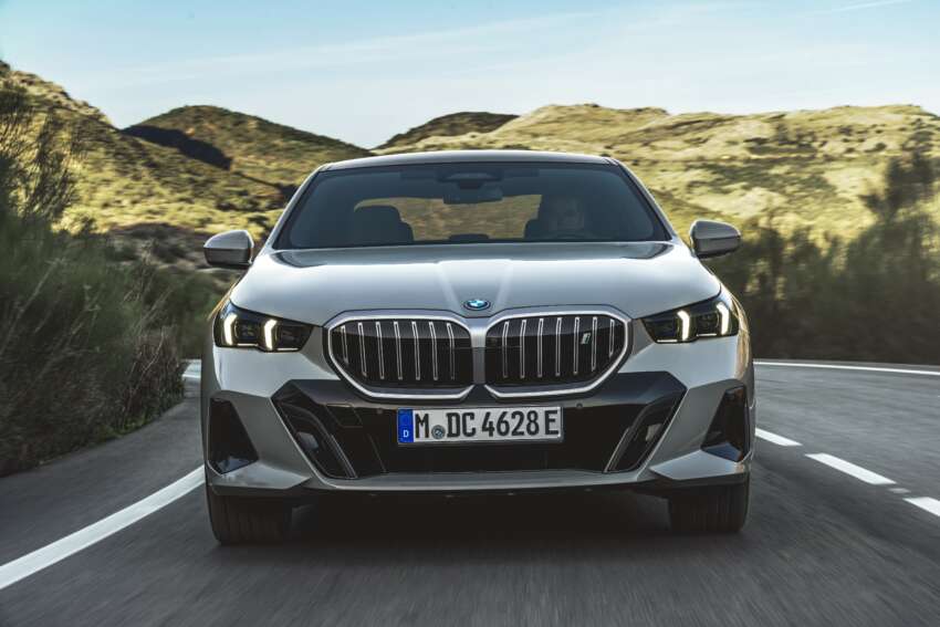 BMW i5 dan BMW 5 Series G60 2024 — M60 xDrive sehingga 601 hp; AirConsole permainan dalaman 1617962