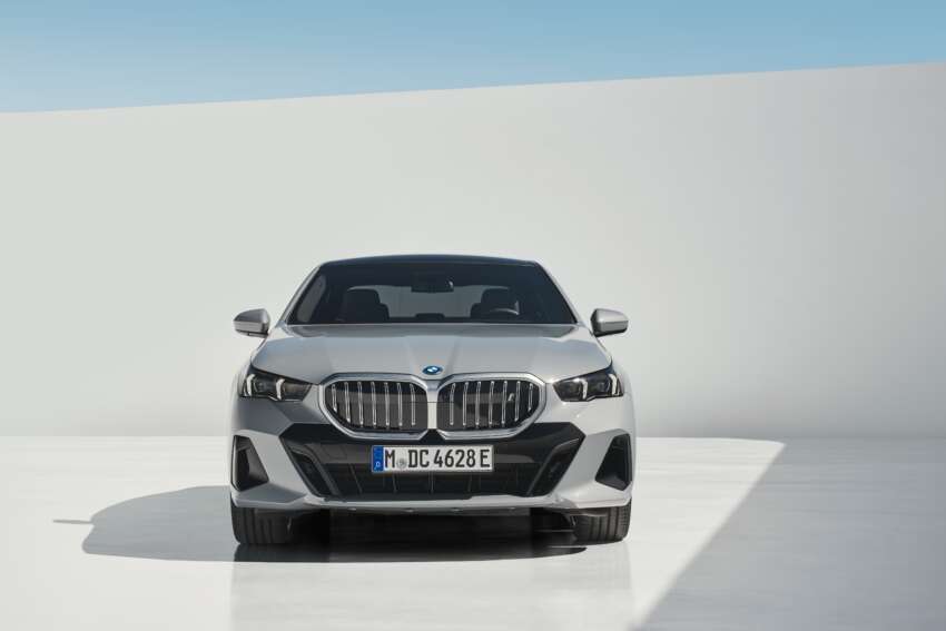 BMW i5 dan BMW 5 Series G60 2024 — M60 xDrive sehingga 601 hp; AirConsole permainan dalaman 1617985