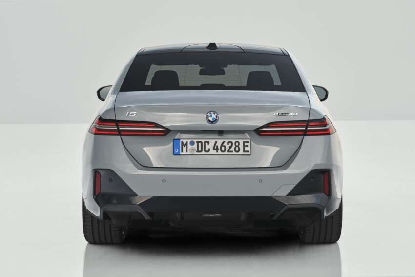 BMW i5 dan BMW 5 Series G60 2024 — M60 xDrive sehingga 601 hp; AirConsole permainan dalaman 1617987
