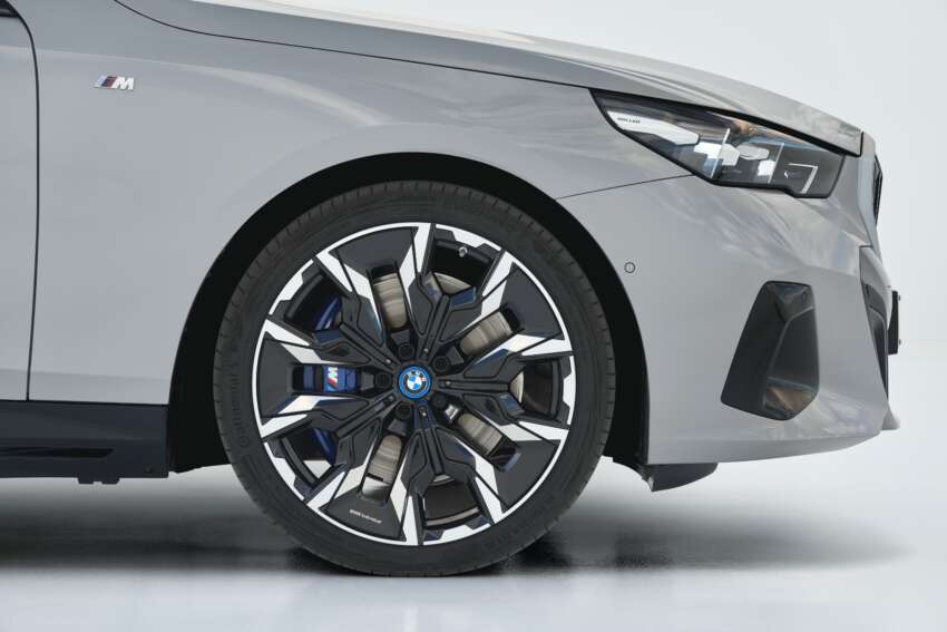 BMW i5 dan BMW 5 Series G60 2024 — M60 xDrive sehingga 601 hp; AirConsole permainan dalaman 1618009
