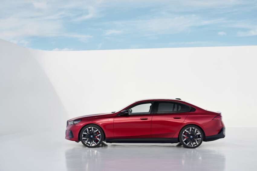 BMW i5 dan BMW 5 Series G60 2024 — M60 xDrive sehingga 601 hp; AirConsole permainan dalaman 1618089