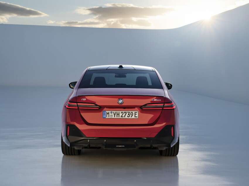 BMW i5 dan BMW 5 Series G60 2024 — M60 xDrive sehingga 601 hp; AirConsole permainan dalaman 1618110