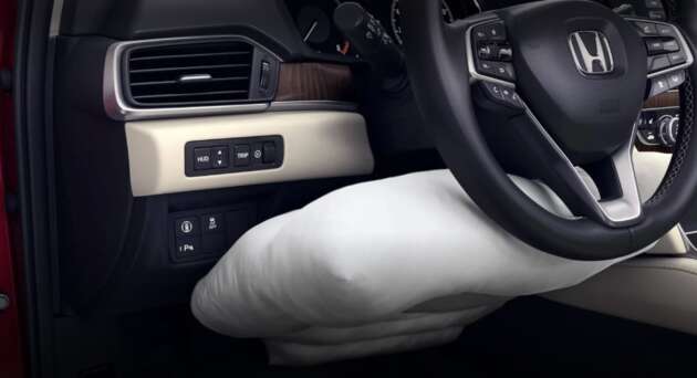 Knee airbag in cars – one up over the usual 6 airbags
