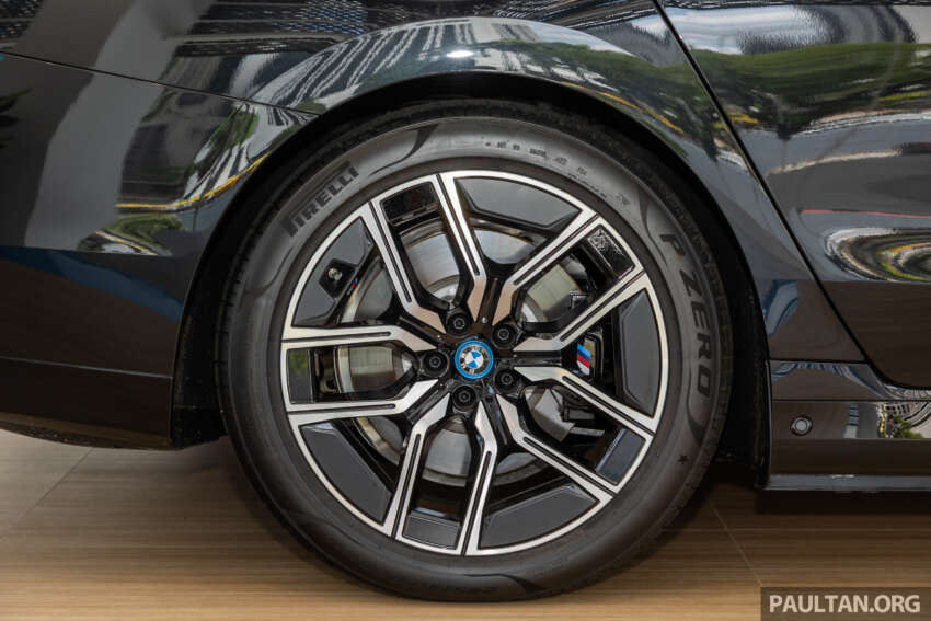 BMW i7 xDrive60 2023 kini di Malaysia — jarak EV sehingga 615 km, 544 PS/795 Nm, skrin 31.1-inci 1632362