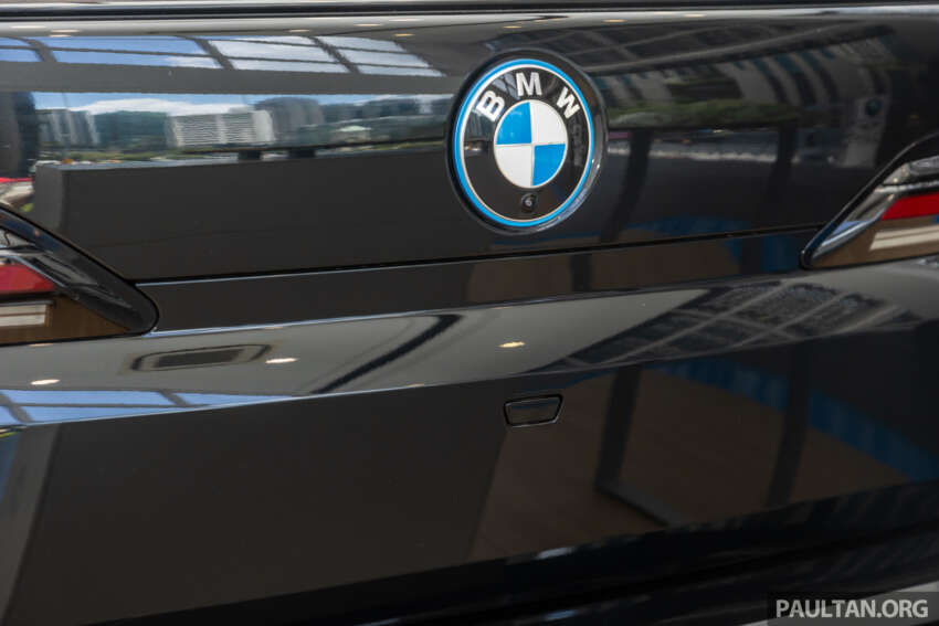 BMW i7 xDrive60 2023 kini di Malaysia — jarak EV sehingga 615 km, 544 PS/795 Nm, skrin 31.1-inci 1632368