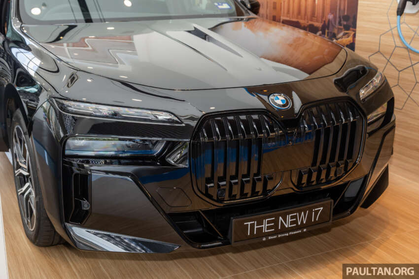 BMW i7 xDrive60 2023 kini di Malaysia — jarak EV sehingga 615 km, 544 PS/795 Nm, skrin 31.1-inci 1632352