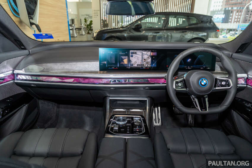BMW i7 xDrive60 2023 kini di Malaysia — jarak EV sehingga 615 km, 544 PS/795 Nm, skrin 31.1-inci 1632374