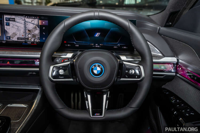 BMW i7 xDrive60 2023 kini di Malaysia — jarak EV sehingga 615 km, 544 PS/795 Nm, skrin 31.1-inci 1632377