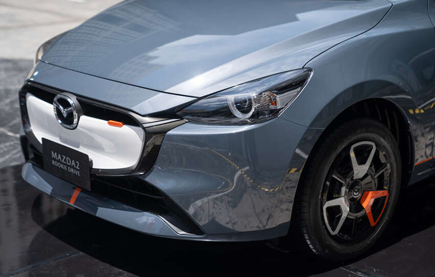 Mazda 2 2023 <em>facelift</em> diperkenal di Thailand — sedan dan hatchback, 1.3L petrol/1.5L diesel, 10 varian 1631506