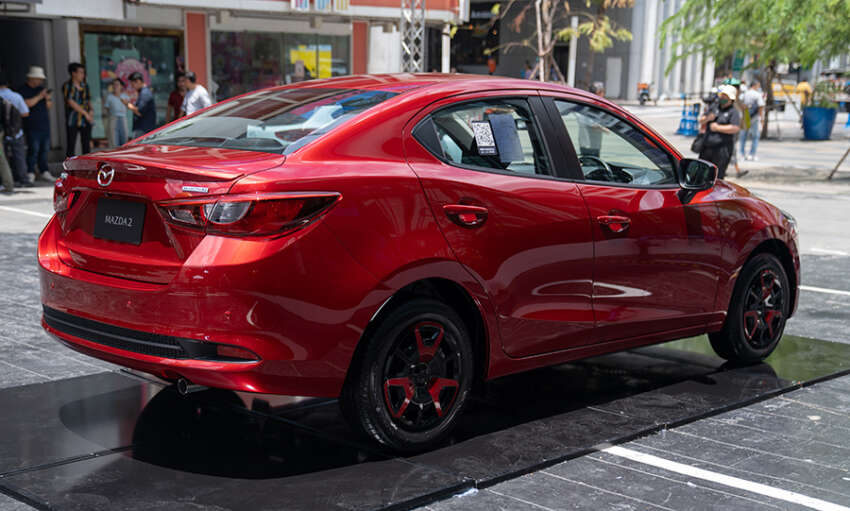 Mazda 2 2023 <em>facelift</em> diperkenal di Thailand — sedan dan hatchback, 1.3L petrol/1.5L diesel, 10 varian 1631512