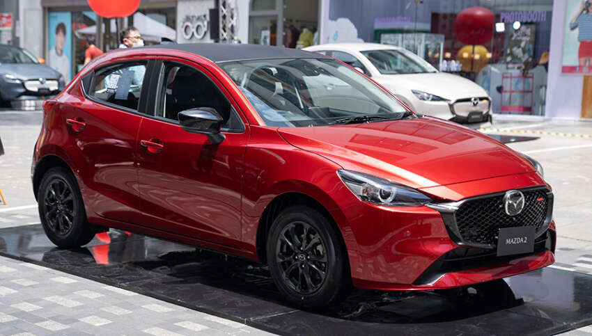 Mazda 2 2023 <em>facelift</em> diperkenal di Thailand — sedan dan hatchback, 1.3L petrol/1.5L diesel, 10 varian 1631548