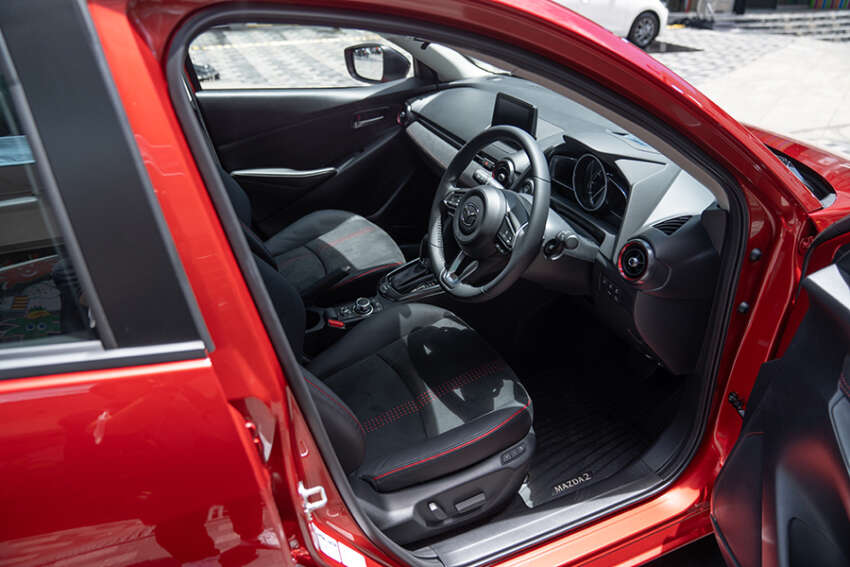 Mazda 2 2023 <em>facelift</em> diperkenal di Thailand — sedan dan hatchback, 1.3L petrol/1.5L diesel, 10 varian 1631555