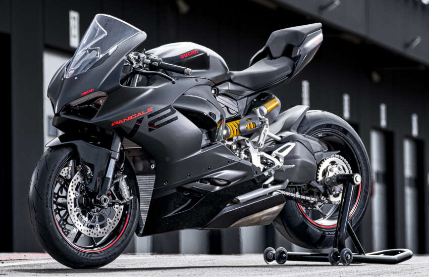 Black on black for 2024 Ducati Panigale V2 sportsbike 1622389
