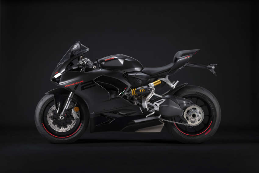 Black on black for 2024 Ducati Panigale V2 sportsbike 1622392