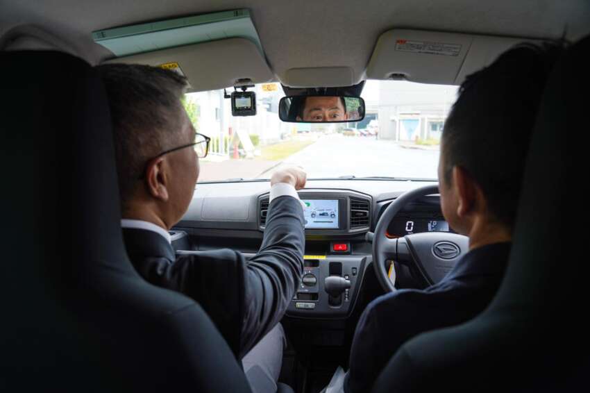 Tengku Zafrul ditunjukkan prototaip Daihatsu Mira EV di Jepun – Perodua Axia elektrik untuk Malaysia? 1621240