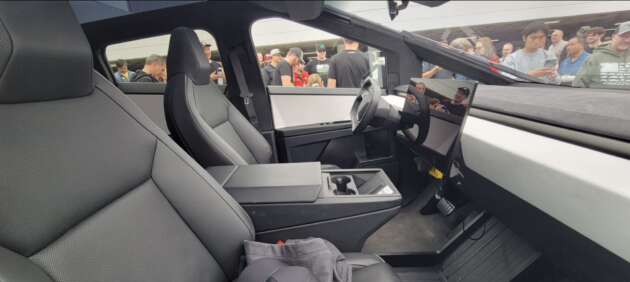 Tesla Cybertruck – bahagian dalam trak pikap elektrik terdedah semasa acara di AS,  produksi tahun ini?