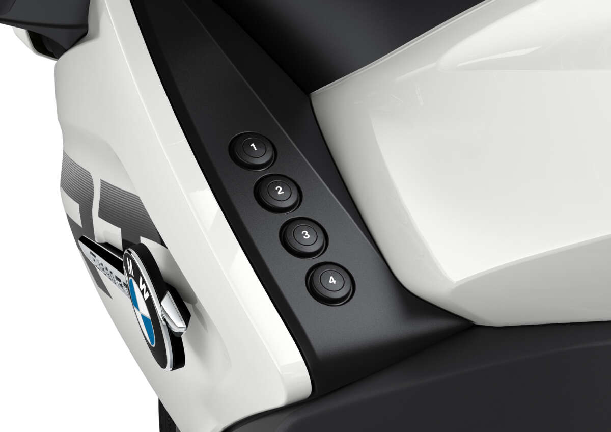 2023 BMW Motorrad R1250RT - 12 - Paul Tan's Automotive News